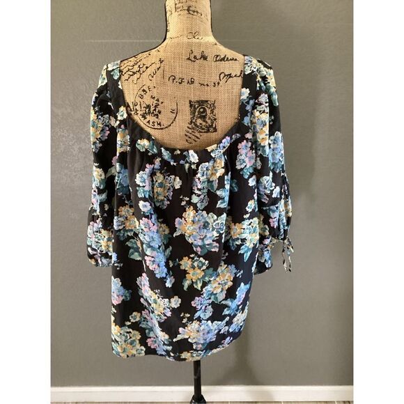 Erika Top  - Picture 3 of 8